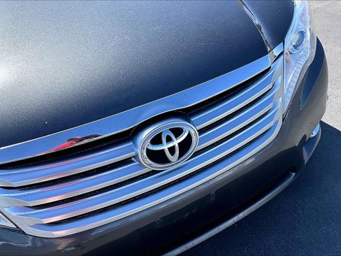 Used 2011 Toyota Avalon FWD image 25