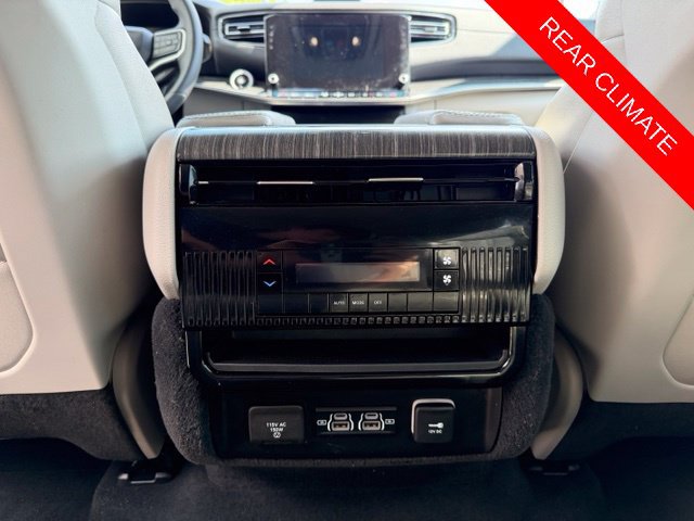 Used 2022 Jeep Wagoneer Series II AWD/4WD image 12