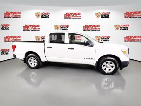 Used 2017 Nissan Titan S image 14