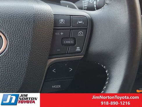 Used 2025 Toyota Camry SE image 31