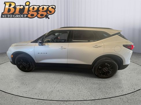 Used 2021 Chevrolet Blazer LT FWD image 2