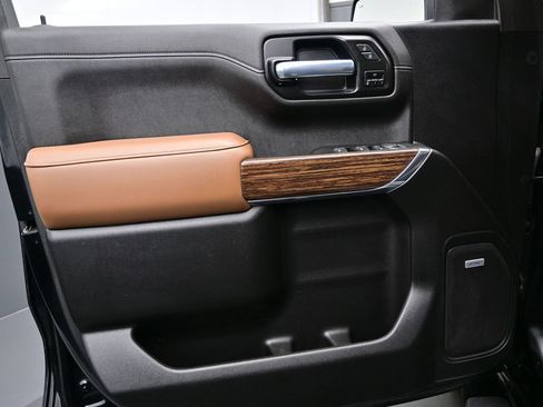 Used 2021 Chevrolet Silverado 1500 High Country w/ Technology Package AWD/4WD image 12