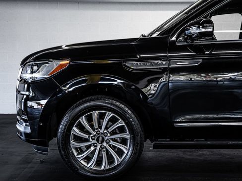 Used 2024 Lincoln Navigator L 4WD image 12