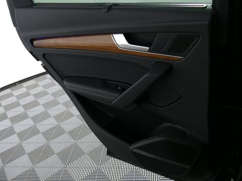 Used 2023 Audi Q5 2.0T Prestige w/ Prestige Package image 5