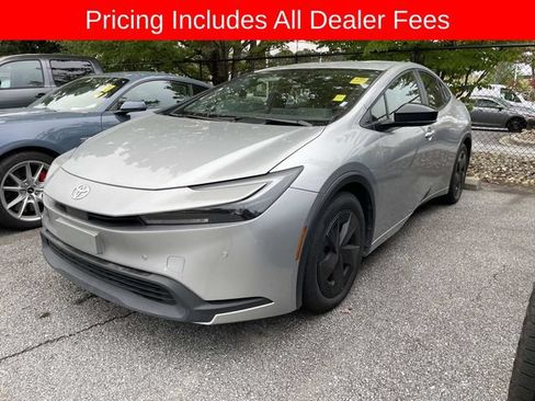 Used 2025 Toyota Prius LE FWD image 1