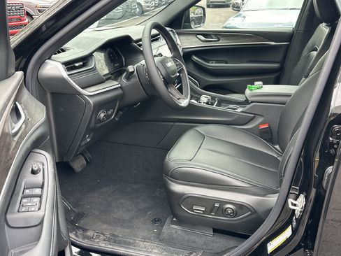 New 2026 Jeep Grand Cherokee L Limited w/ Limited Altitude Package AWD/4WD image 26