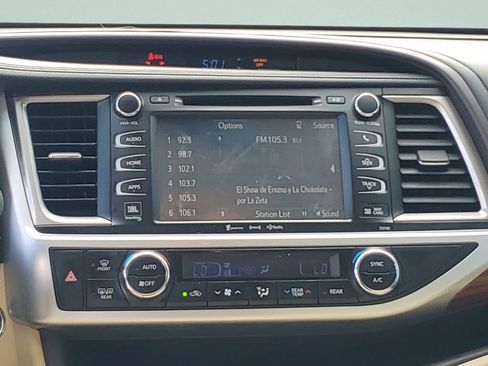 Used 2018 Toyota Highlander Limited AWD/4WD image 14