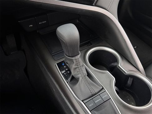 Used 2024 Toyota Camry LE image 18