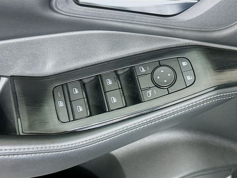 Used 2025 Nissan Rogue SV AWD/4WD image 15