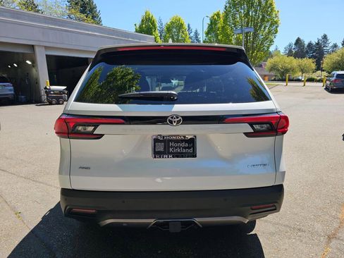 Used 2024 Toyota Grand Highlander AWD image 6