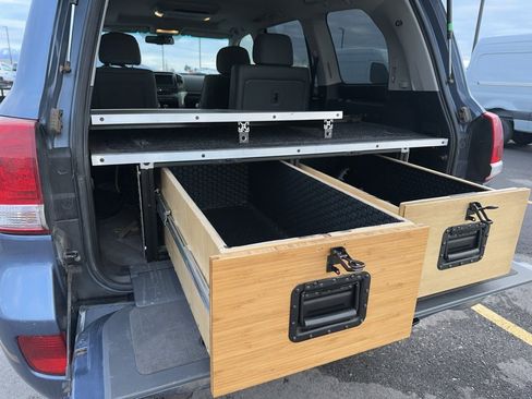 Used 2011 Toyota Land Cruiser image 9