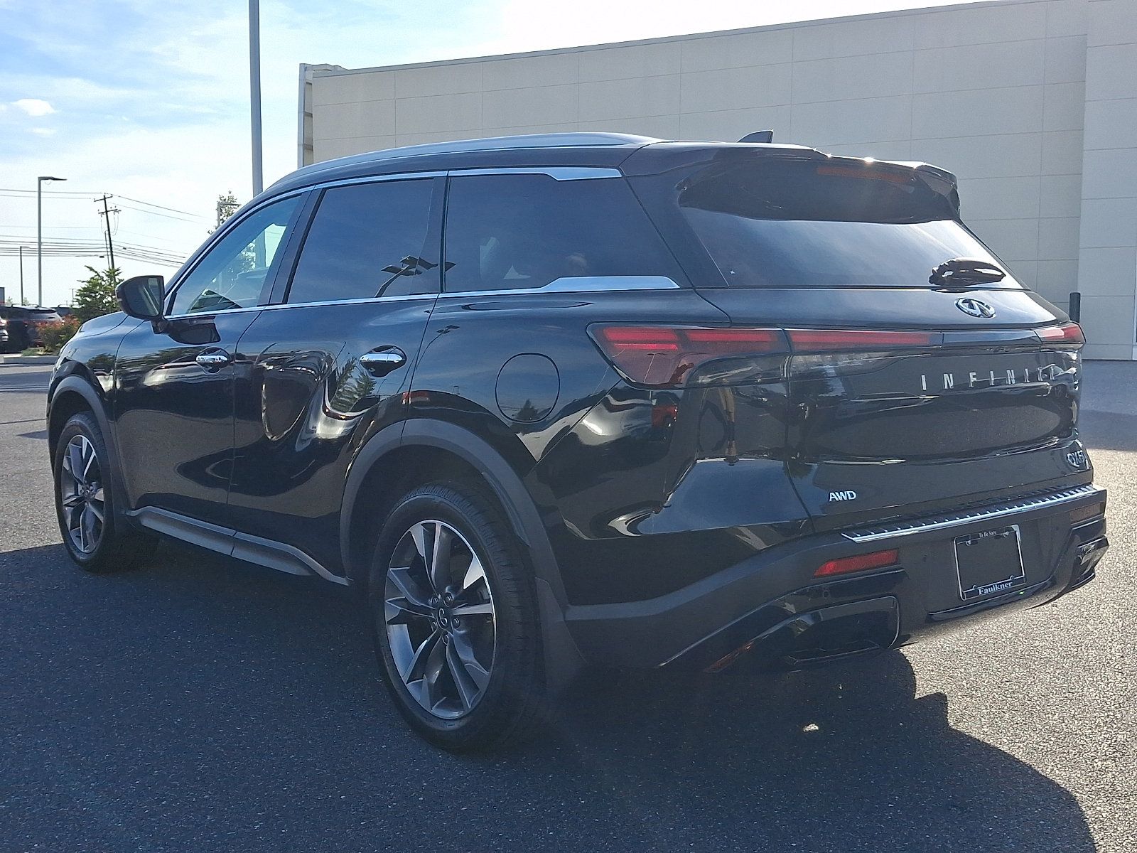 Certified 2023 INFINITI QX60 Luxe w/ Cargo Package AWD/4WD image 8