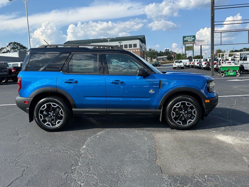 Used 2025 Ford Bronco Sport Outer Banks AWD/4WD image 3