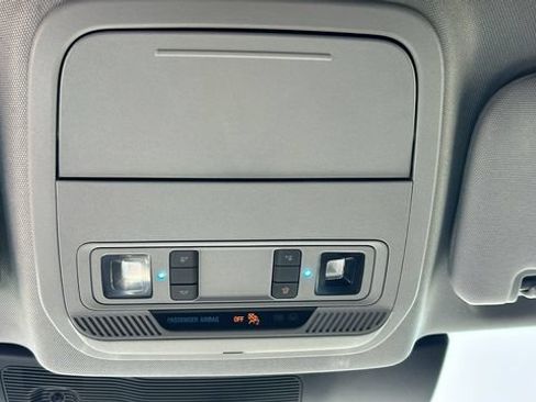 Certified 2022 Ford Explorer XLT RWD image 25