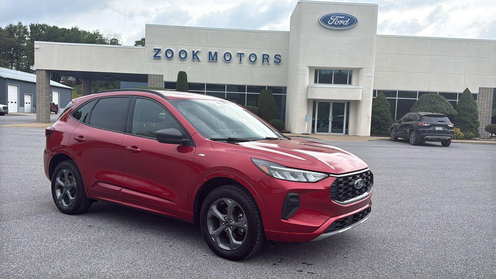 Used 2024 Ford Escape ST-Line w/ Tech Pack #1 AWD/4WD image 1