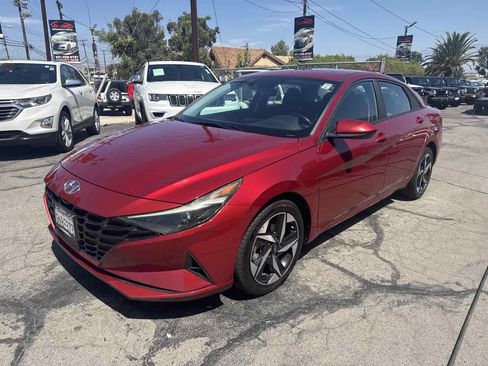 Used 2023 Hyundai Elantra SEL w/ Convenience Package FWD image 3