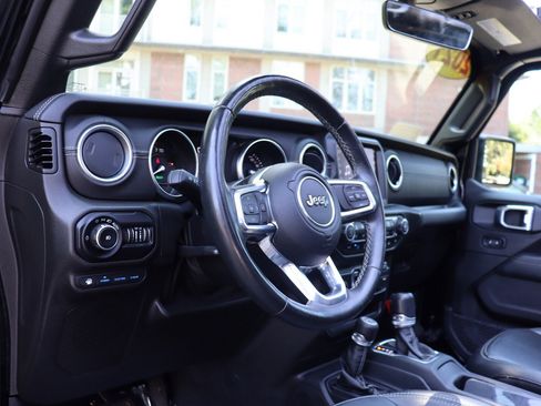 Used 2021 Jeep Wrangler Unlimited Sahara w/ Cold Weather Group AWD/4WD image 10
