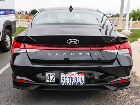 Used 2023 Hyundai Elantra SEL FWD image 8