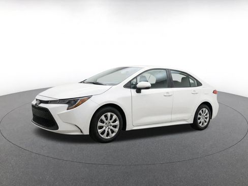 Used 2025 Toyota Corolla LE FWD image 3