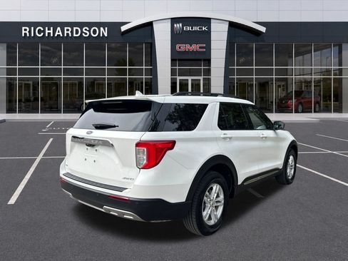 Used 2024 Ford Explorer XLT w/ Equipment Group 202A AWD/4WD image 5