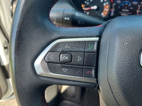 Used 2025 Jeep Compass Trailhawk AWD/4WD image 41
