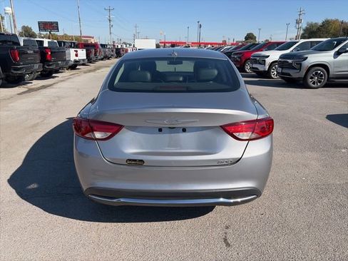 Used 2017 Chrysler 200 Limited Platinum image 5