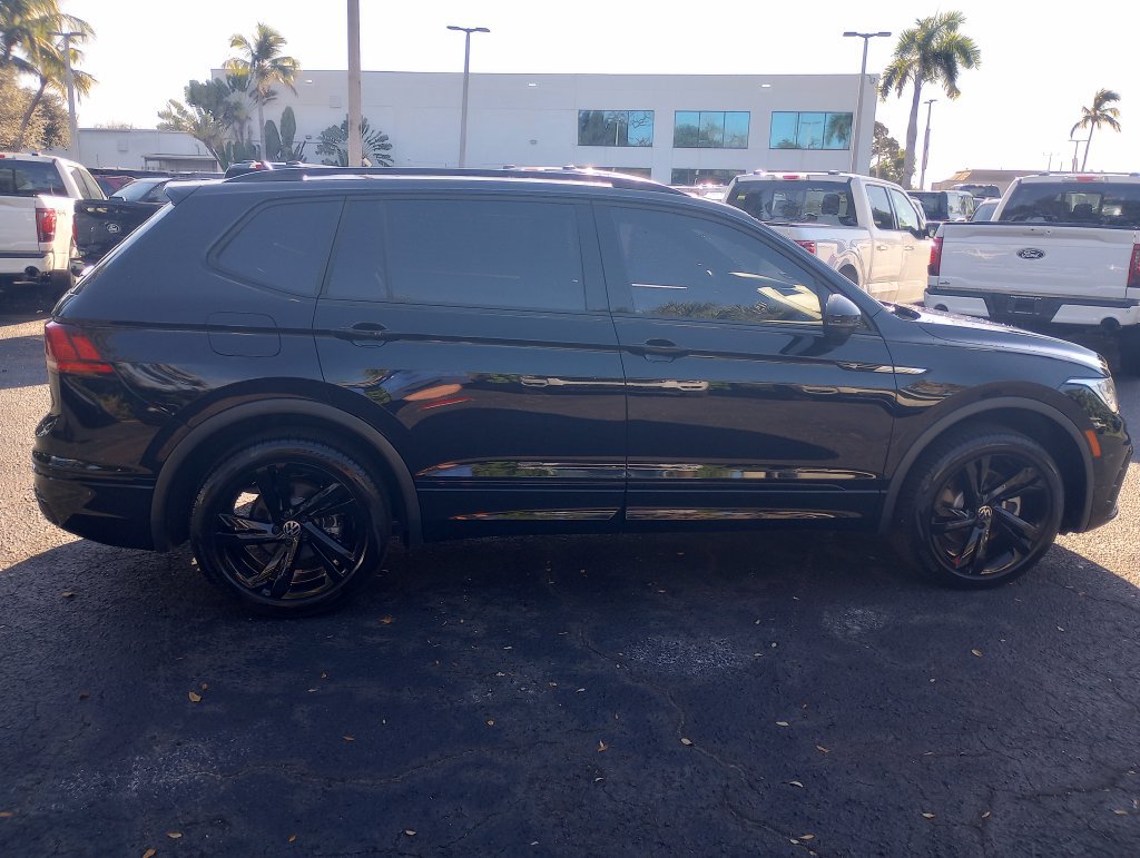 Used 2024 Volkswagen Tiguan SE R-Line FWD image 8