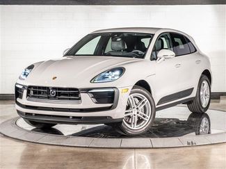 Certified 2025 Porsche Macan image 1