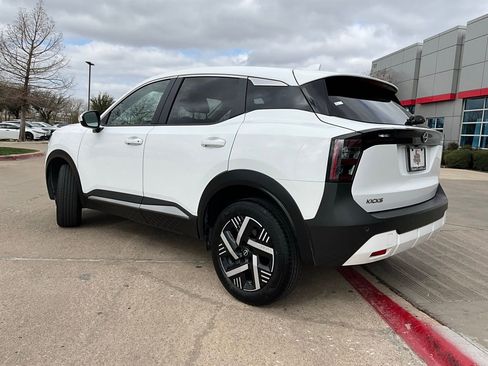 Used 2025 Nissan Kicks SV image 8