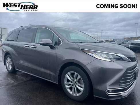 Certified 2023 Toyota Sienna Limited image 1