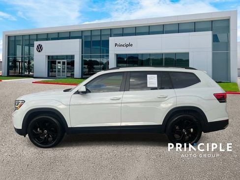 Used 2023 Volkswagen Atlas SE w/ Black Wheel Package FWD image 6