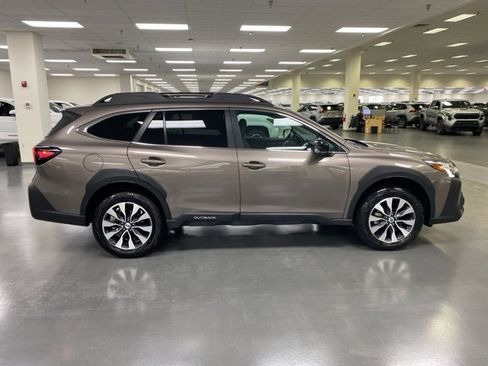 Used 2024 Subaru Outback Limited image 7