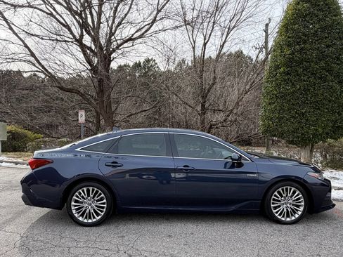 Used 2019 Toyota Avalon Limited image 13