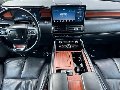Used 2024 Lincoln Navigator Reserve image 15
