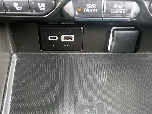 Used 2023 Chevrolet Tahoe Premier AWD/4WD image 34