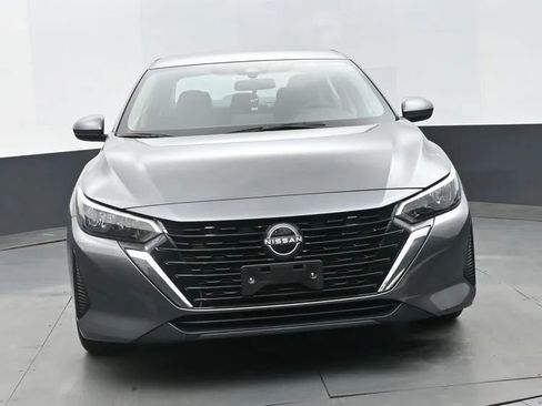 Used 2025 Nissan Sentra SV image 3