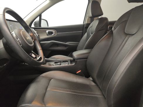 Used 2023 Kia Sorento S image 17