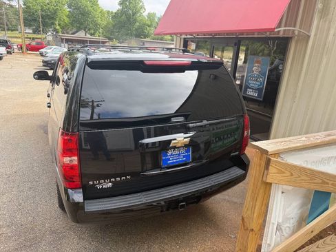 Used 2011 Chevrolet Suburban LT AWD/4WD image 5