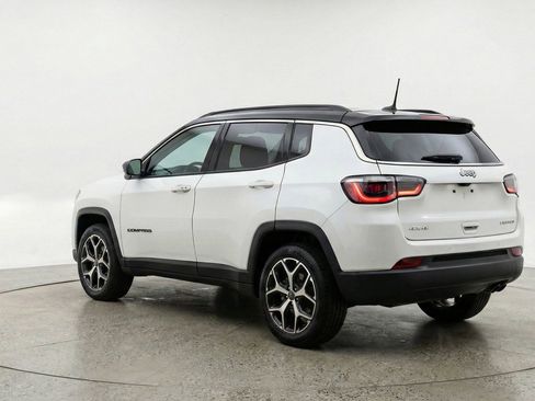 Used 2025 Jeep Compass Limited image 6