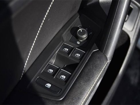 Certified 2023 Volkswagen Tiguan SE image 8