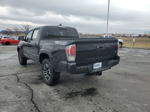 Used 2020 Toyota Tacoma TRD Sport image 6