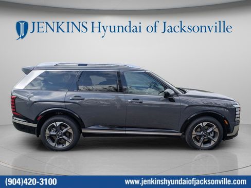 Used 2026 Hyundai Palisade Limited FWD image 2