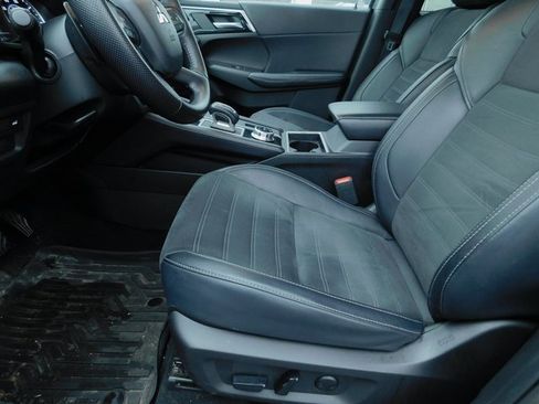 Used 2024 Mitsubishi Outlander SE image 27