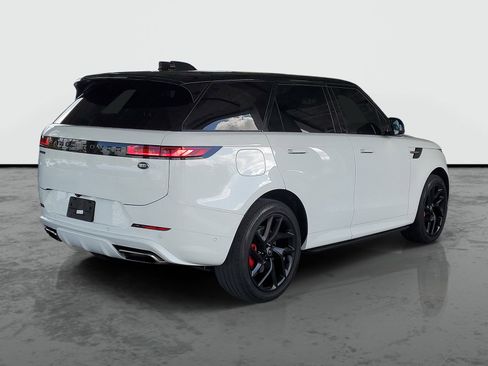 Used 2023 Land Rover Range Rover Sport SE Dynamic AWD/4WD image 2