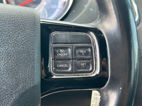 Used 2019 Dodge Grand Caravan SXT FWD image 17