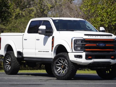 Used 2023 Ford F250 Lariat w/ Lariat Ultimate Package image 2