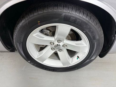 Used 2014 Dodge Challenger SXT image 11