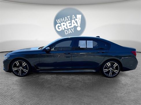 Used 2019 BMW 750i w/ Executive Package image 7