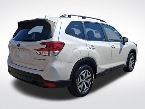 Used 2023 Subaru Forester Premium AWD/4WD image 6