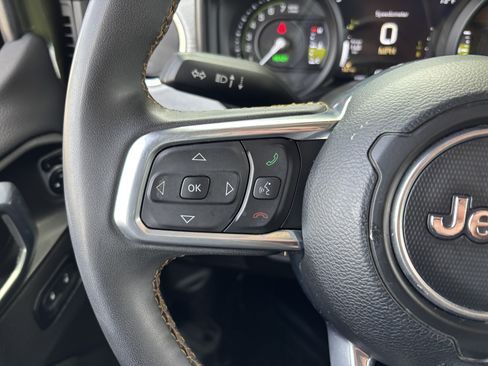 Used 2024 Jeep Wrangler Unlimited Sahara AWD/4WD image 15